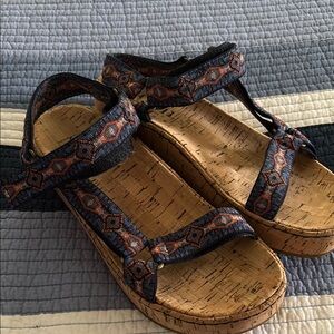 Stylish Women's Sandals with Patterned Straps